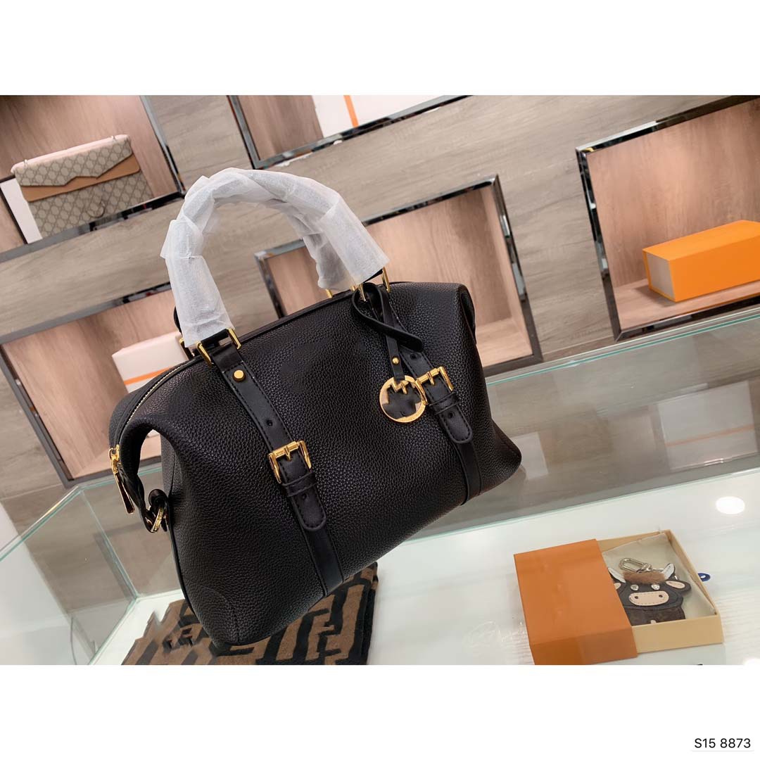 

2021 Designer Vintage Tote Bag Women Luxury Leather Boston Bag Large Volume Courier Bags Decorated with Belt Buckles nice, Black