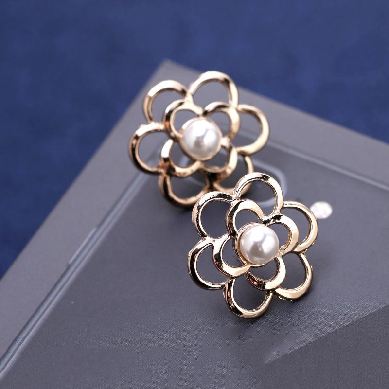 

Pins, Brooches Small Camellia Floral For Women Hollow Flower Pearl Collar Pin Needle Cardigan Shawl Scarf Buckle Jewelry Accessories