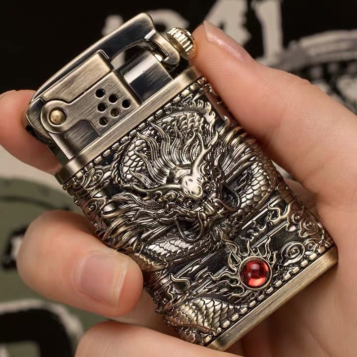 

Novelty Caving 3D Dragon Fuel Kerosene Cigarette Lighter Cap Ejection Ignition Lighter Gasoline Original Oil Cigar Lighter Collection Gift