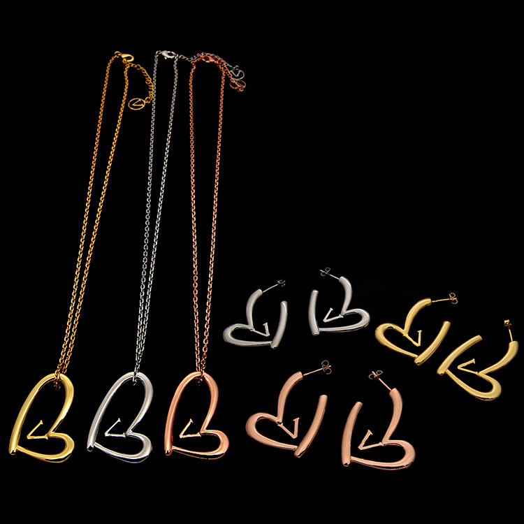 

High Quality Brass Luxury Hollow Heart Pendant Necklaces 3 Colors V Letter Earrings Simple Love Copper Necklaces Classic Style Women Designer Sets