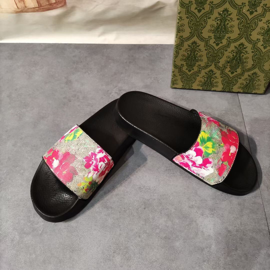 

Classic Man Unsex slippers Summer fashion women flip flops lady Women shoes Flat Ladies loafer slippers Designer luxury Scuffs, Style 2