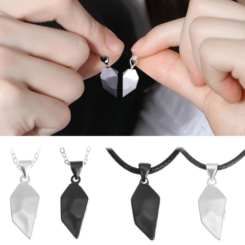 

Pendant Necklaces Creative Couple Necklace Fashion Wishing Stone With Magnetic Heart Clavicle Chain Lover's Gift