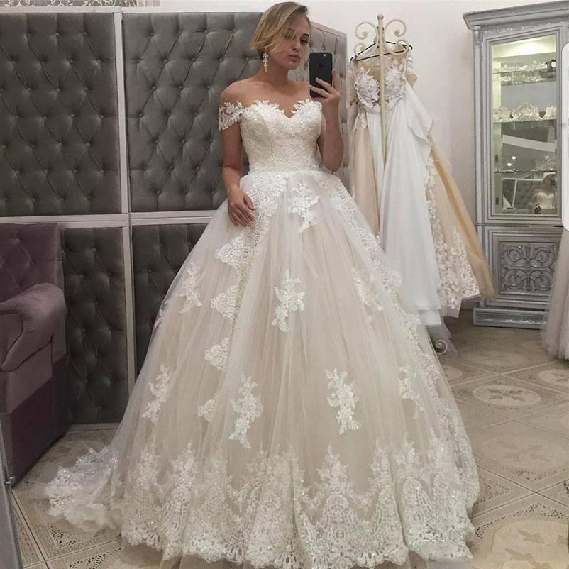 

Short Sleeves Lace Ball Gown Wedding Dresses 2021 with Sequined Appliques Sweep Train Tulle Plus Size Bridal Gowns vestidos de novia, Red