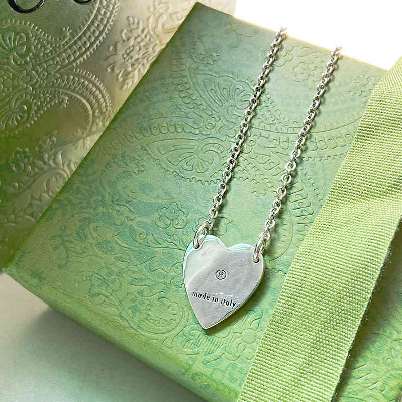 

Sculpted heart lettering pendant necklace for men and women in summer minimalist retro sweater chain G family jD, Silver