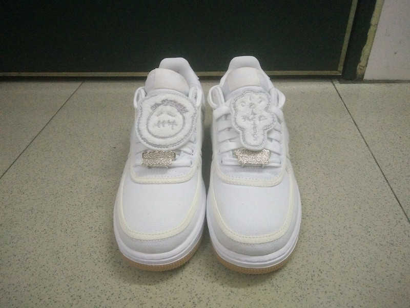 

Runner Sneakers Shoes Travis White Black color AQ4211-100