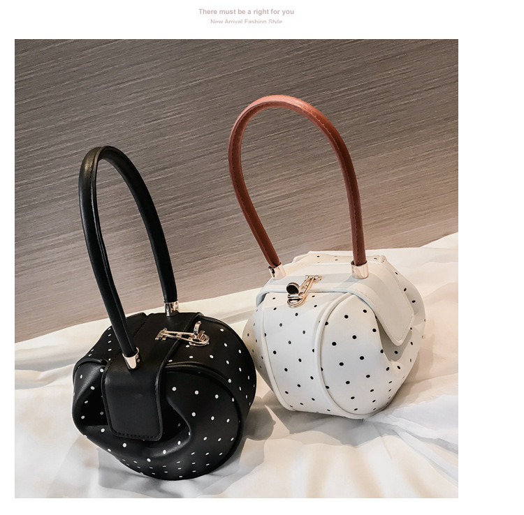 

Female Fashion Design One Shoulder Bags Foreign Style Handbag Black White