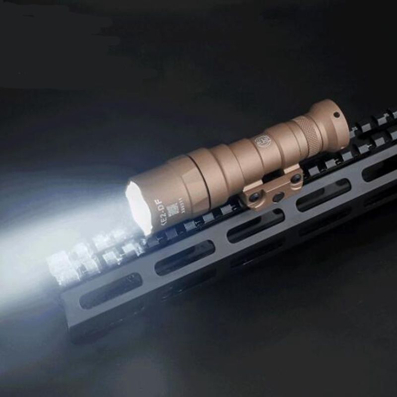 

Tactical M300SF Dual Fuel LED Scout Light 950 Lumens Hunting Rifle M300 Flashlight Light For 20mm Picatinny Rail