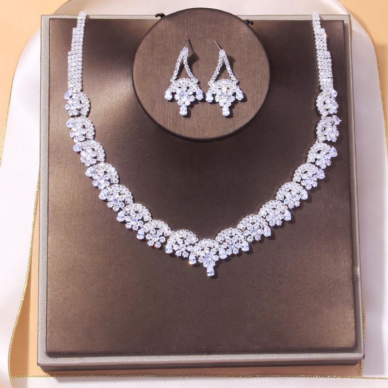 

Earrings & Necklace 2021 Fashion Set Bridal Accessories Hollowed-out Horse Eye Jewelry Wedding Party Reception, Silver