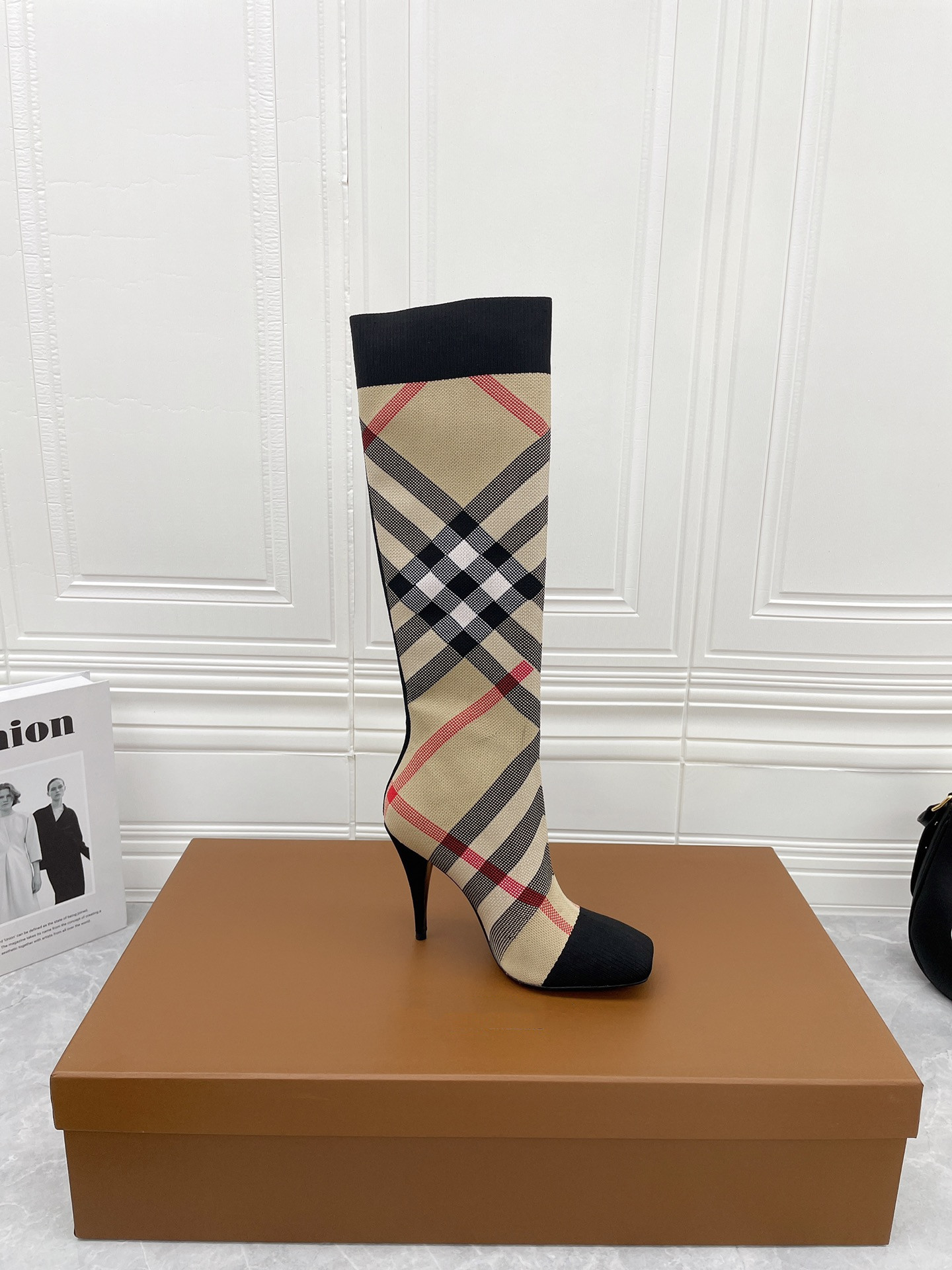 

Designer Luxury Boots Scuba Stretch Knit Sock Ankle Kitten Heel Bootie With Original box