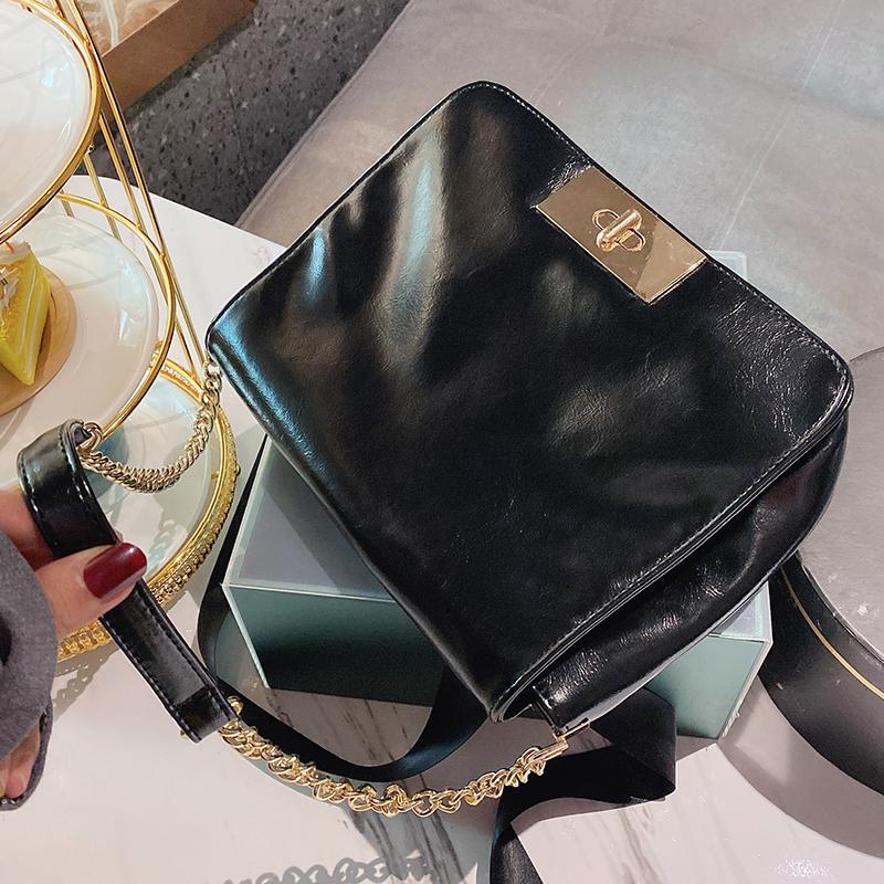 

Vintage Flap Crossbody bag 2021 Fashion New High quality Soft PU Leather Women's Designer Handbag Chain Shoulder Messenger Bag, Beige