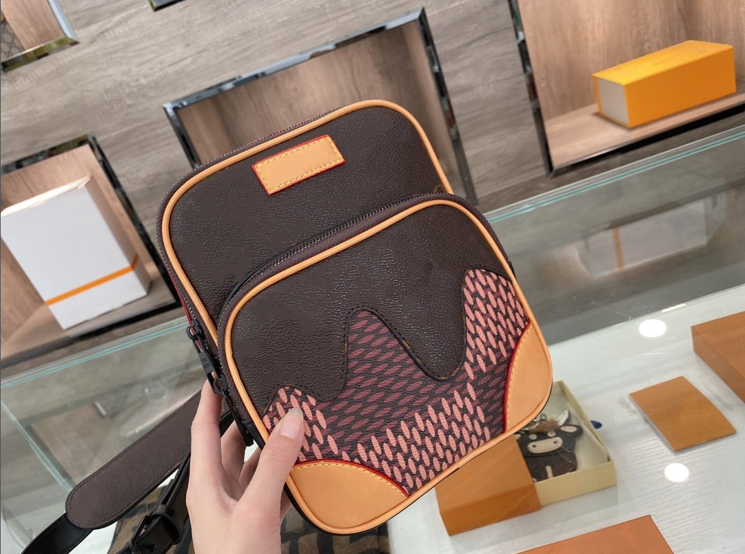 

2021new LuxuryS Fashion Waist Bag Wavy Ladies Men Shoulder Bags Wallet, Brown