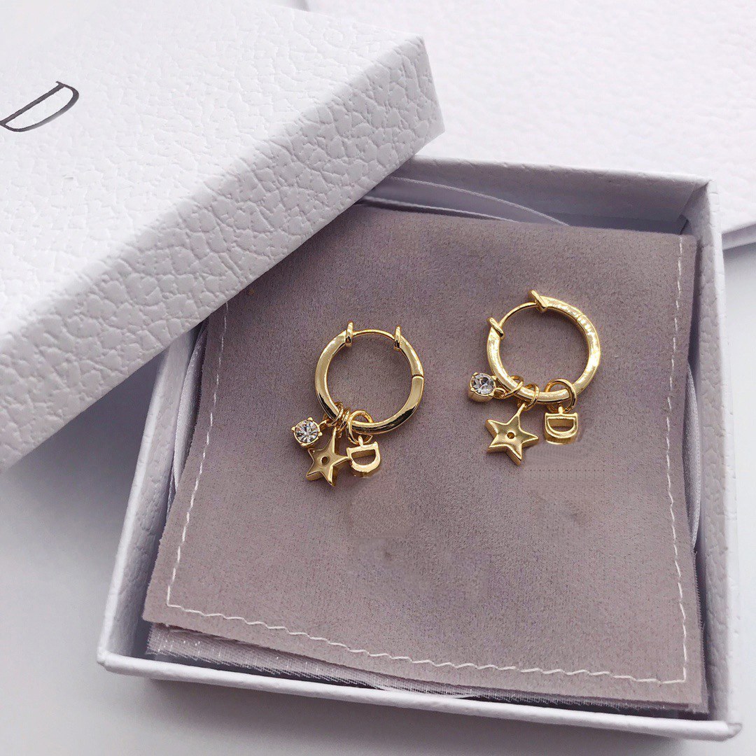 

Romantic Diamond Charm Earring Star Fashion 925 Silver Simple Monogram Pendant Designer 18K Gold Plated Valentines Love For Female