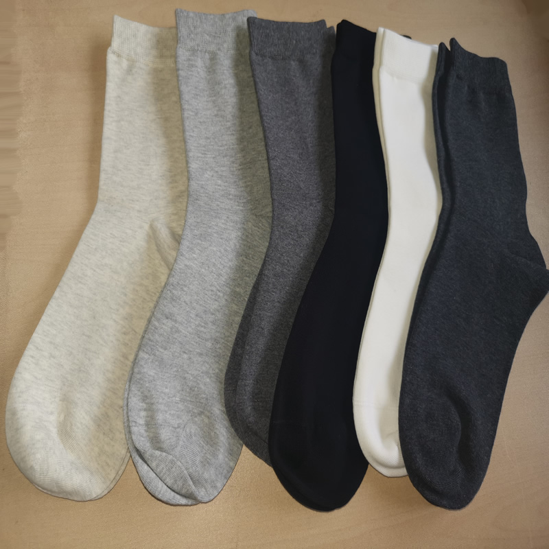 

Socks absorbing sweat,feet breathing freely, no smell, Black