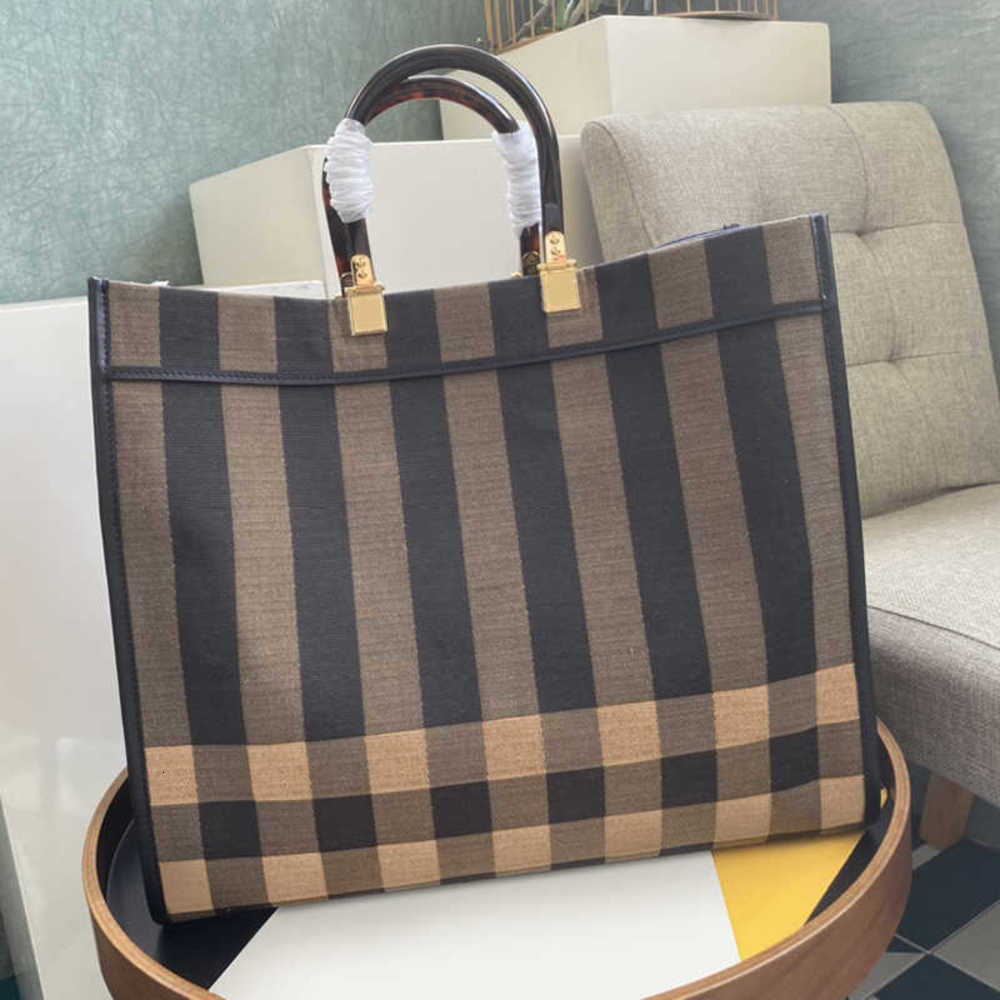 

7A+Designers New style Handbag 37268 Interior Zipper Pocket Tortoise shell effect Perspex hard double handles It can be worn with any vintage style bags