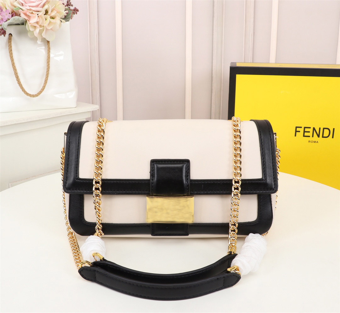 

2021 fashionable and beautiful ladies famous shoulder bag leather chain messenger bag fashionable size:27cm1, White