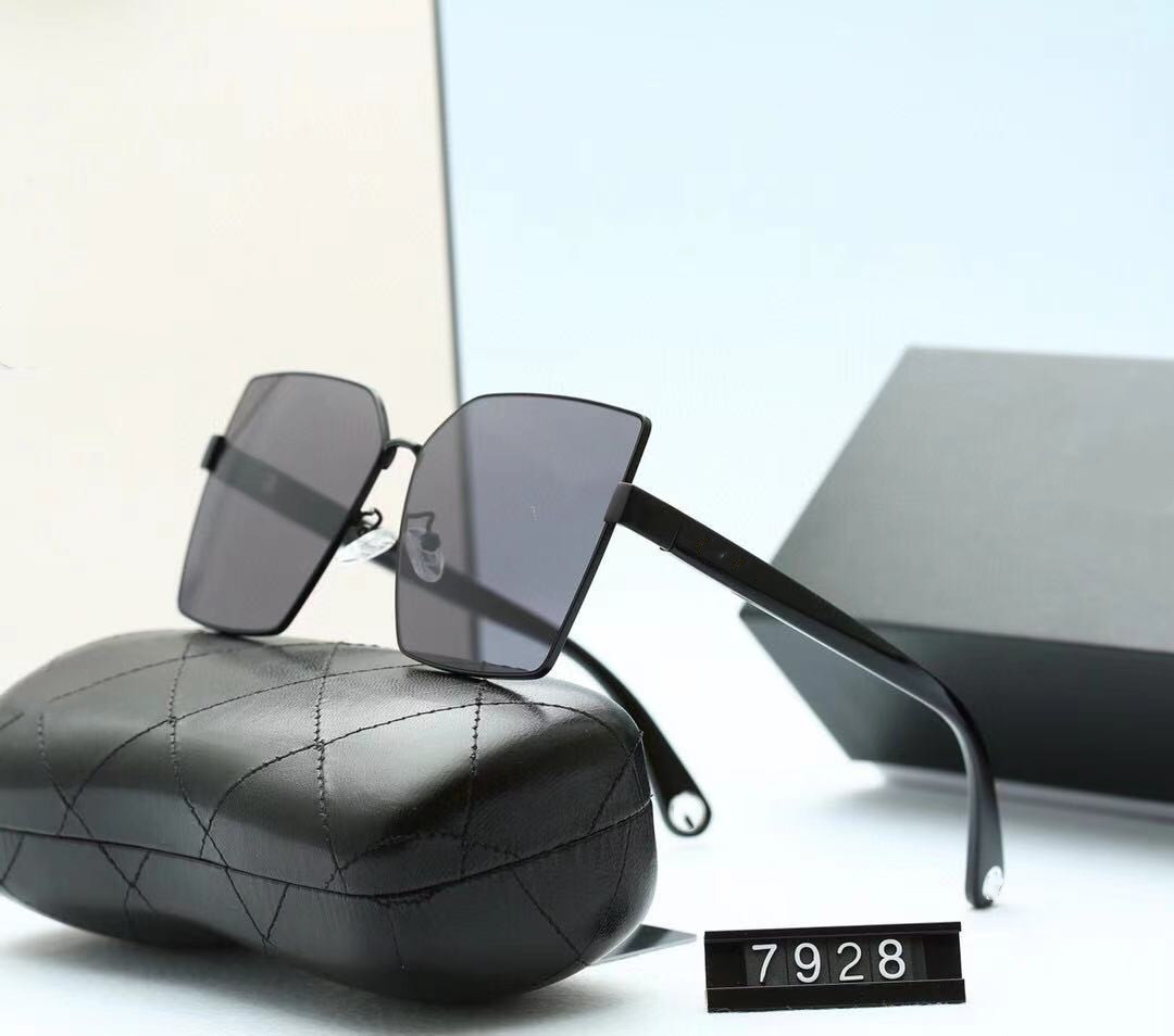 

Feminine Fashion Sunglasses Square Summer Style Full Frame Top Quality UV-Protected Sunglasses come with box