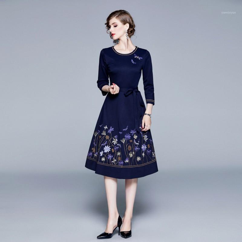

Casual Dresses 2021autumn Winter Fashion Women Dress Three Quarter Sleeve O Neck Floral Embroidery Elegant, As picture