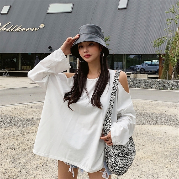 

A pair of PU leather hats, which are designed for autumn and winter, have been spotted on Instagram, Multi