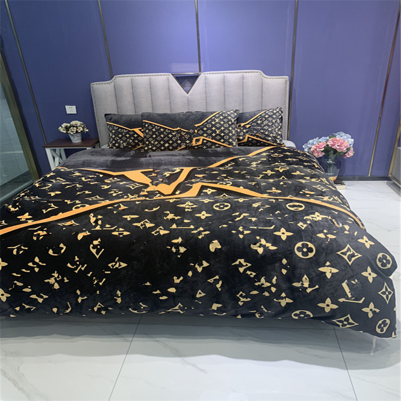 

High Quality Home Duvet cover winter letter pattern classic bedding cover fashion new arrivals bedding sets free ship, See details