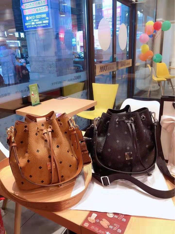 

Classic designer design women's Bucket Bag Single Shoulder Messenger Bag, Black