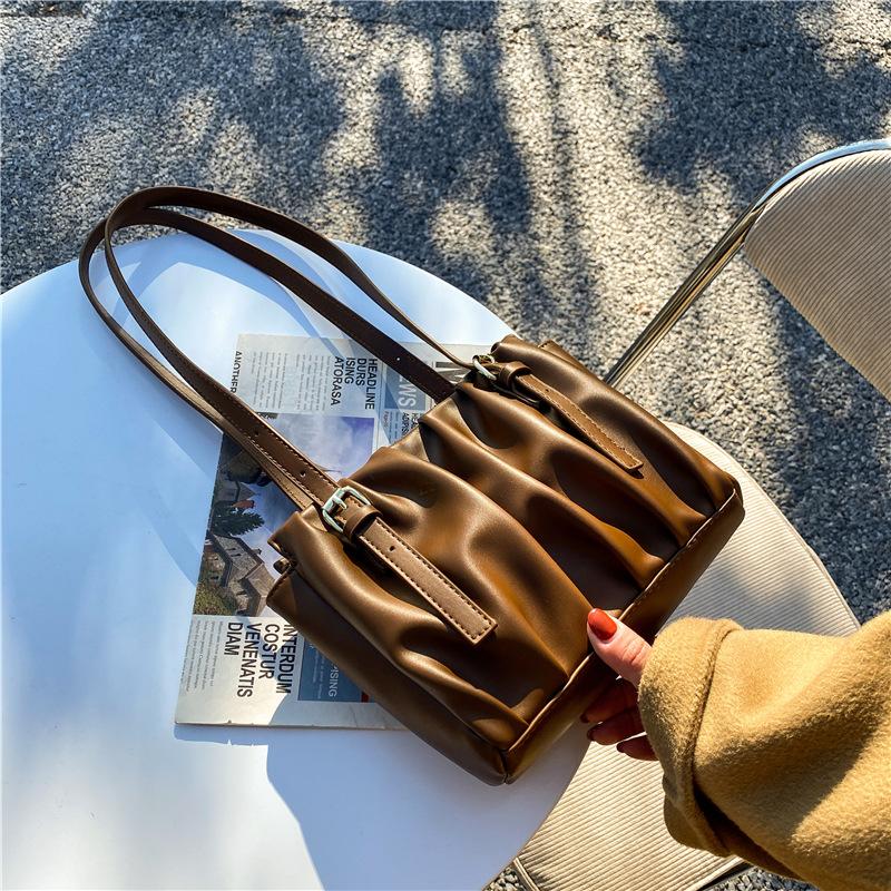 

New women's shoulder bag / personalized fashion pleated underarm bag, Black