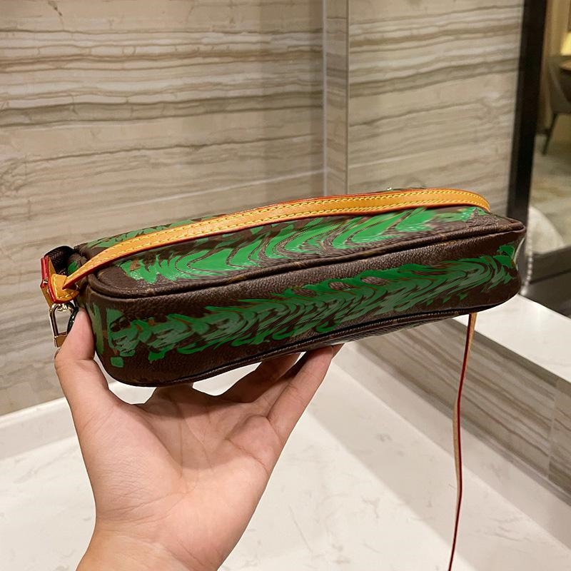 

TOP Designer Women Evening Pochette Bag Luxurys Designers Bags Paris Vintage Letters Graffiti Underarm Shoulder Handbag Leather Crossbody