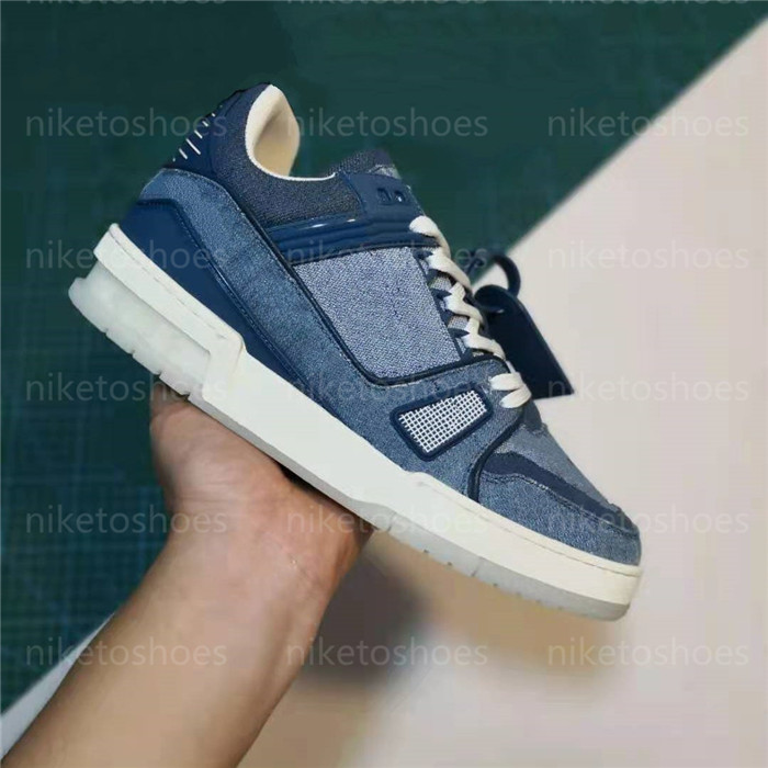 

High quality Mens Designer Shoe White Embossed Calf Leather Rubber sole Sports Shoes Luxurys TRAINER SNEAKER, 01