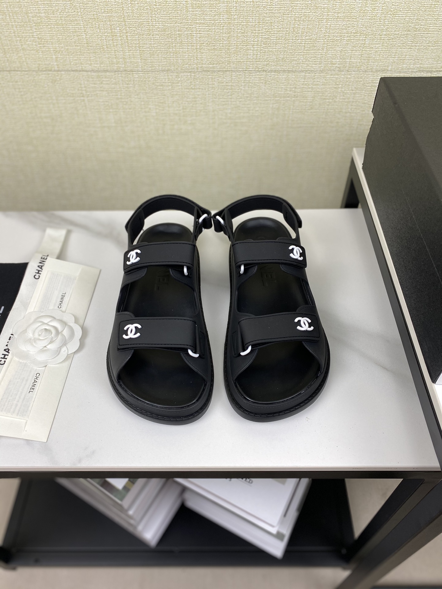 

2021 Designer Women Sandals Black White Grid Pattern Magic Stick Shoes Versatile Casual Sports Sandal Velcro Flat Stylist Shoe with box 35-40 A1, Color 9