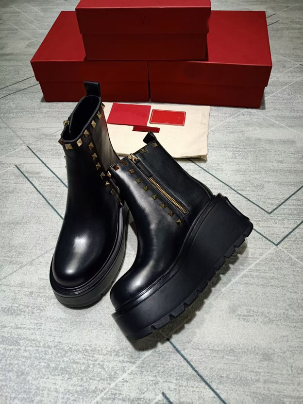 

Italian fashion leather boots fashion round head rivet high heels luxury light naked boots Party Wedding 7.5cm size 35-40, Box