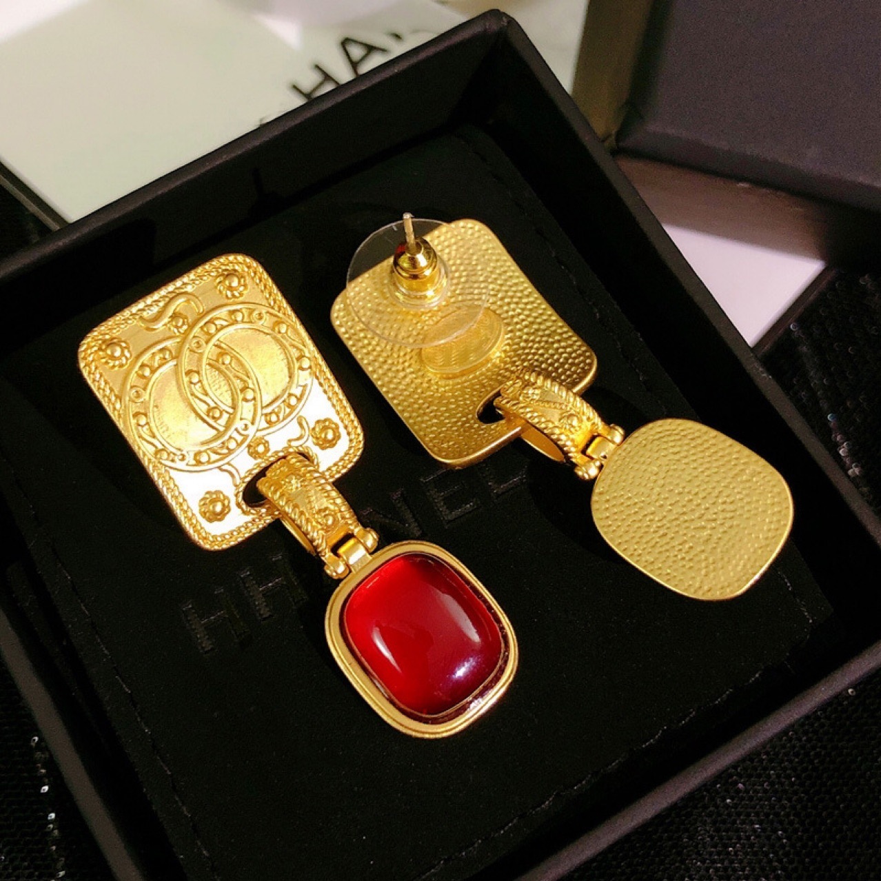 

French punk Earrings Xiangjia Earrings Gold Red zircon long temperament geometric ear clip, Golden