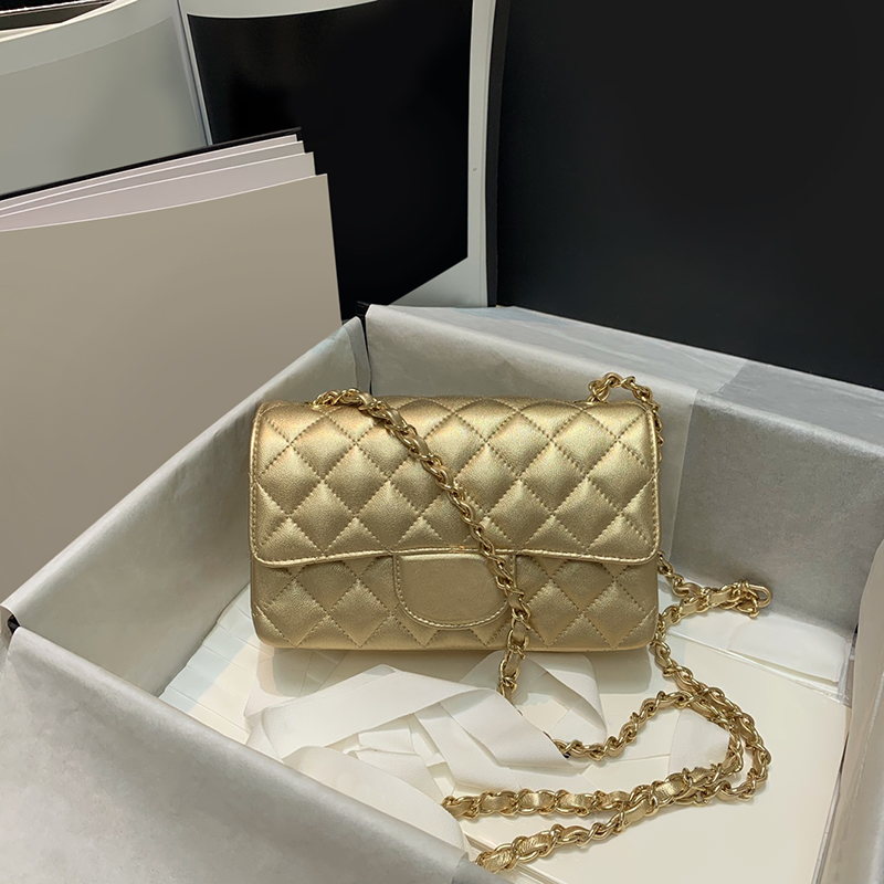 

The spot brassy shoulder bag 1678630 A special process was adopted Is sheepskin The style can be salty or sweet This leather is very durable