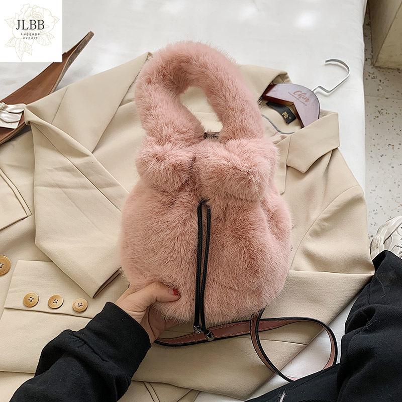 

Womens Crossbody Bag Female Japanese Cute Girl Velvet Shoulder Bag Faux Fur Luxury Light Pink Winter Plush Crossbody Bucket Bags, Beige