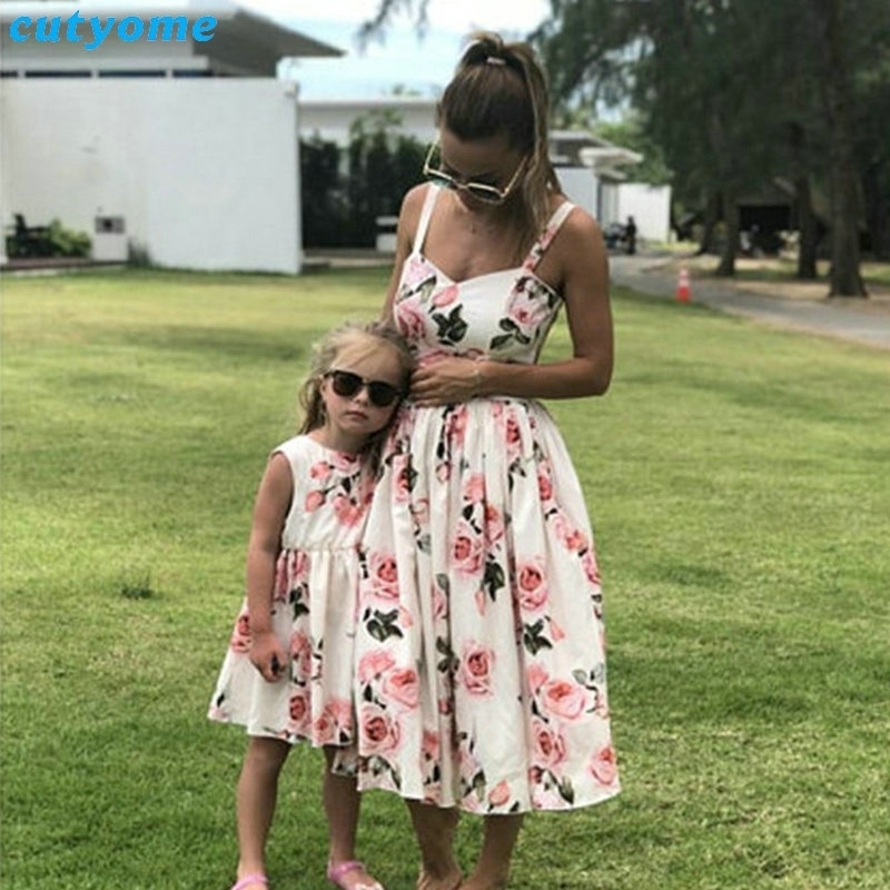 

Family Look Mom And Daughter Sleeveless Dress Family Matching Clothes Floral Mommy And Me Party Dresses Mother Baby Girls Outfit Y200713, Blue