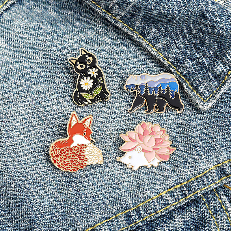 

Hedgehog Black Cat Cartoon Animal Enamel Brooches Pin for Women Fashion Dress Coat Shirt Demin Metal Funny Brooch Pins Badges