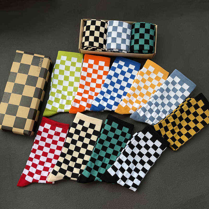 

3 pairs Men's socks Funky Harajuku Trend Checkerboard Geometric Checkered Socks Hip Hop Cotton Unisex Street wear Novelty New Year Socks Y1209, Red black blue