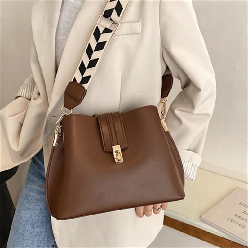 

Female PU Leather Wide Strap Shoulder Bags Solid Color Simple Crossbody Bags for Women Trendy Wild Style Small Bucket Bag Sac, Black