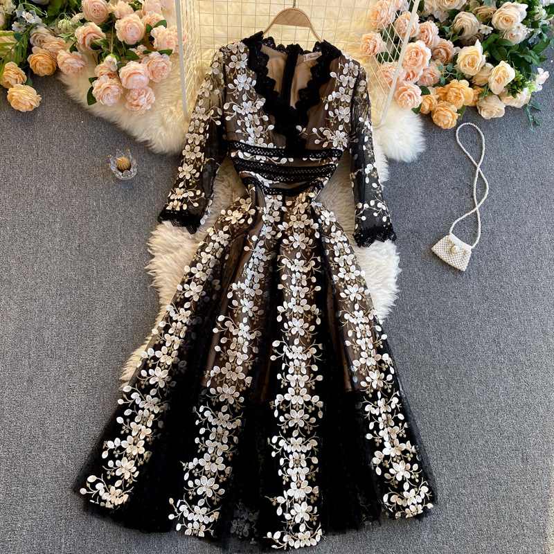 

Women's party flora printed dress V-Neck banquet skirt 2021 noble lady temperament heavy industry embroidery flower mid-sleeve high-quality, Black