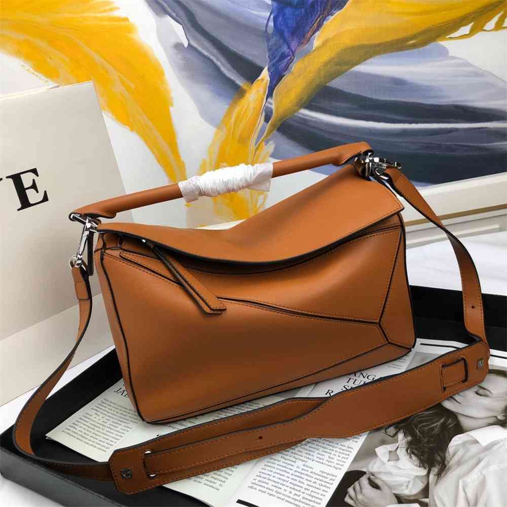 

Women Luxurys Designers Bags 2021 Geometric pattern large one cross pillow calfskin on the whole Designer Handbag Handbags Totes Crossbody Bag