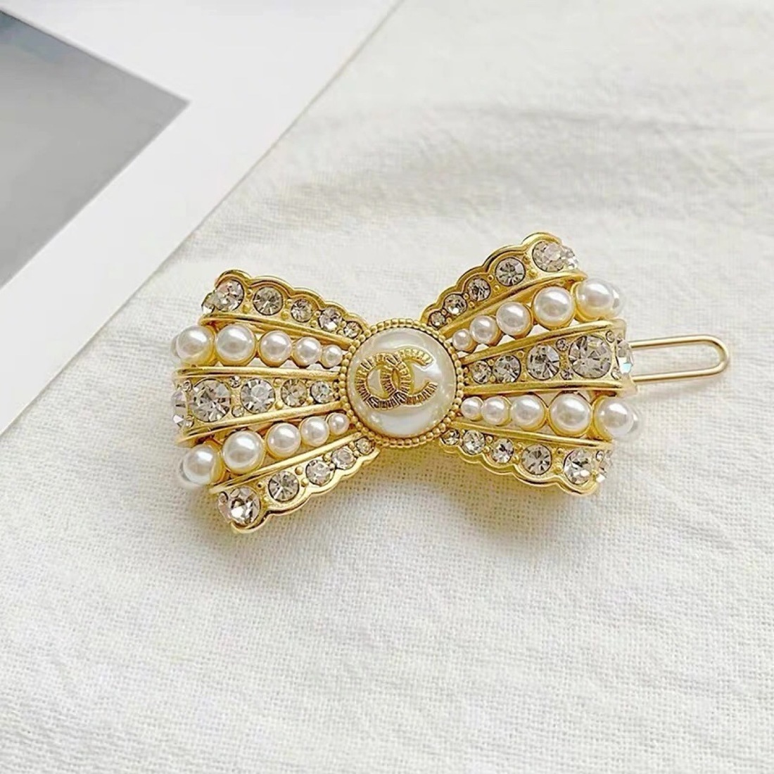 

Pearl inlaid diamond gold brooch hair ornament small fragrance bowknot Brooch bow tie temperament banger4, Gray