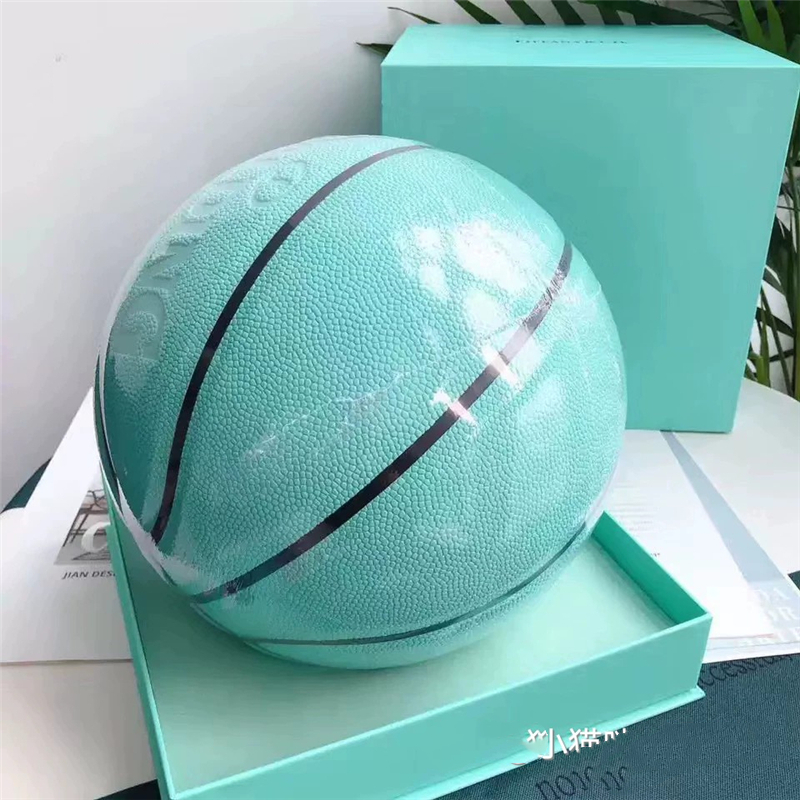 

T if f a ny & c o . x spalding Merch basketball Commemorative edition PU game girl size 7 with box