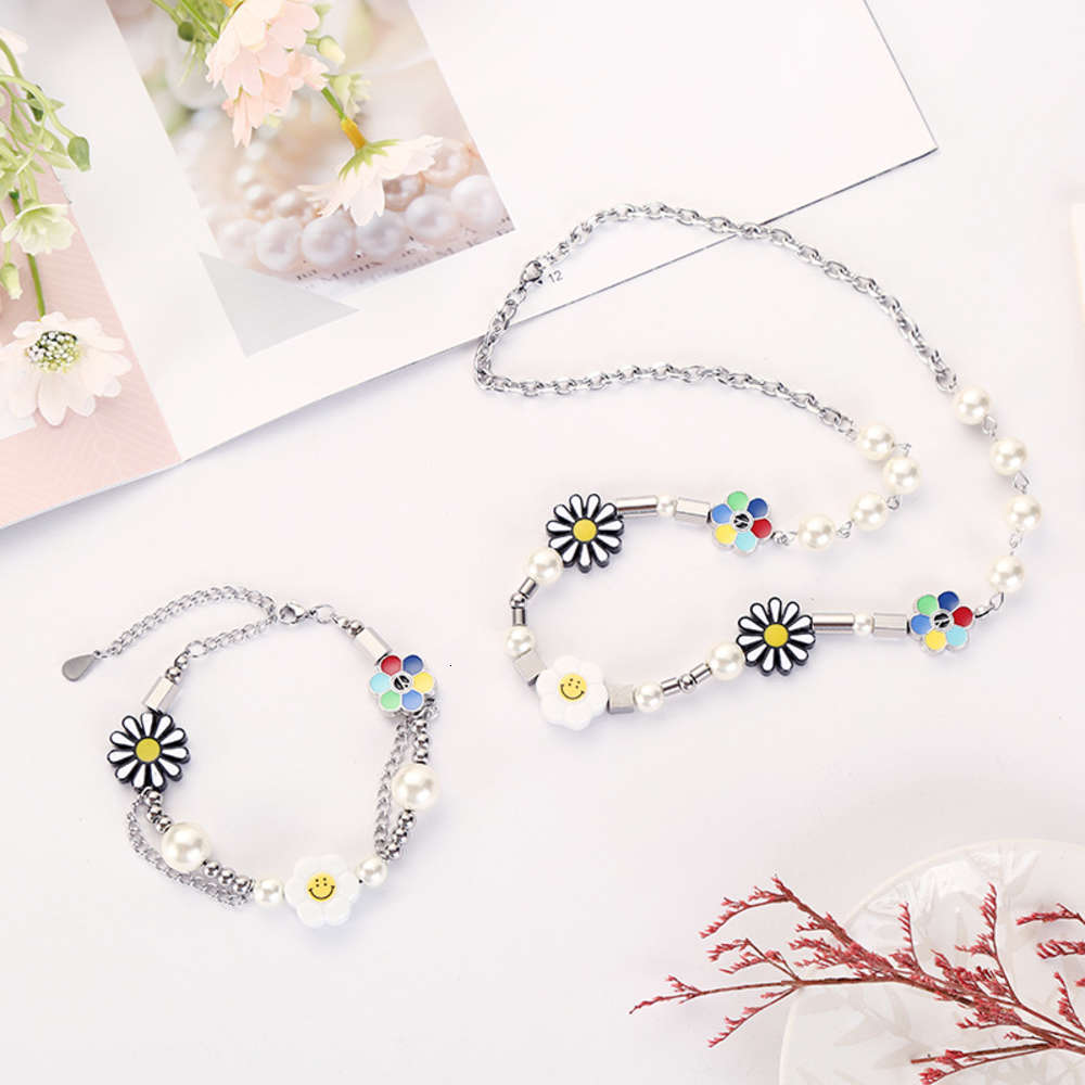

Daisy anti-war smiley face sun flower pearl necklace male tide women's net red ins Wu Yifan Duan Yien with the same jewelry, Silver