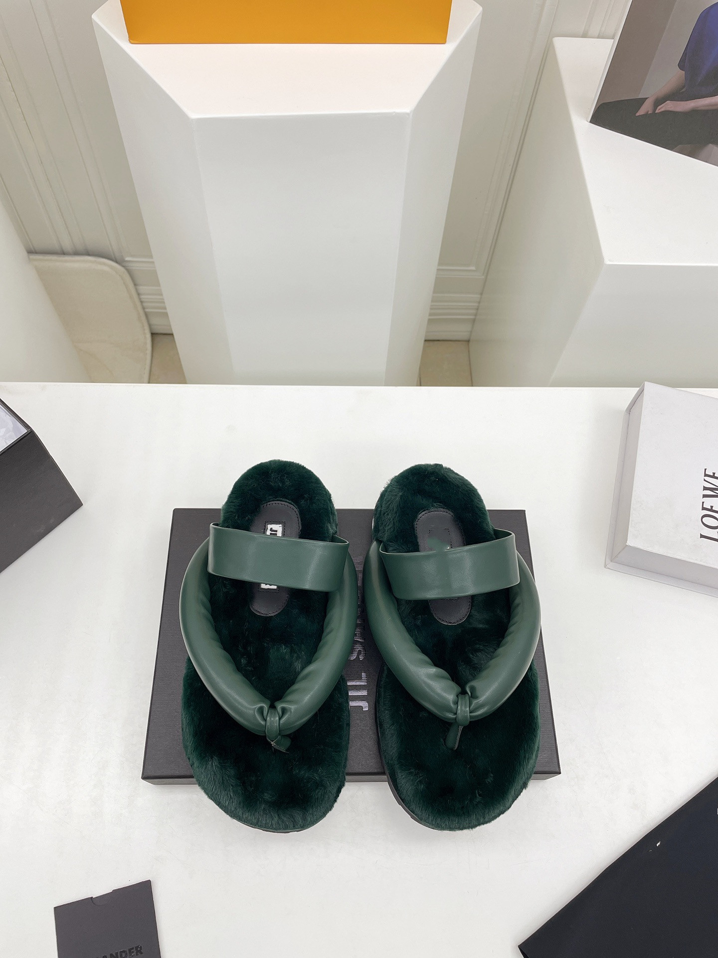 

Women's autumn and winter warm wool slippers classic big head flip flops girls leather flat slides, Box