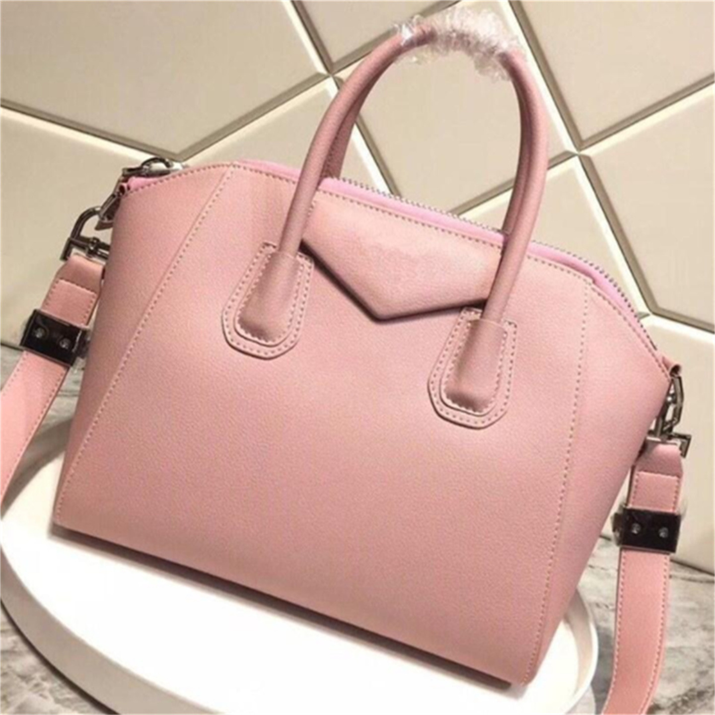 

Fashion Shoulder Messenger Bag New Trend Leather Solid Color Lychee Pattern Cowhide Diamond Smiley Face Elegant Classic Style High Quality Newest Handbag Bags, Oem