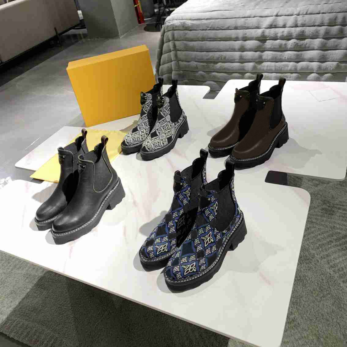 

Women heighten half boots fashion autumn winter woman thick sole leather Martin boot top designer luxury brand ladies platform motorcycle booty size 35-40