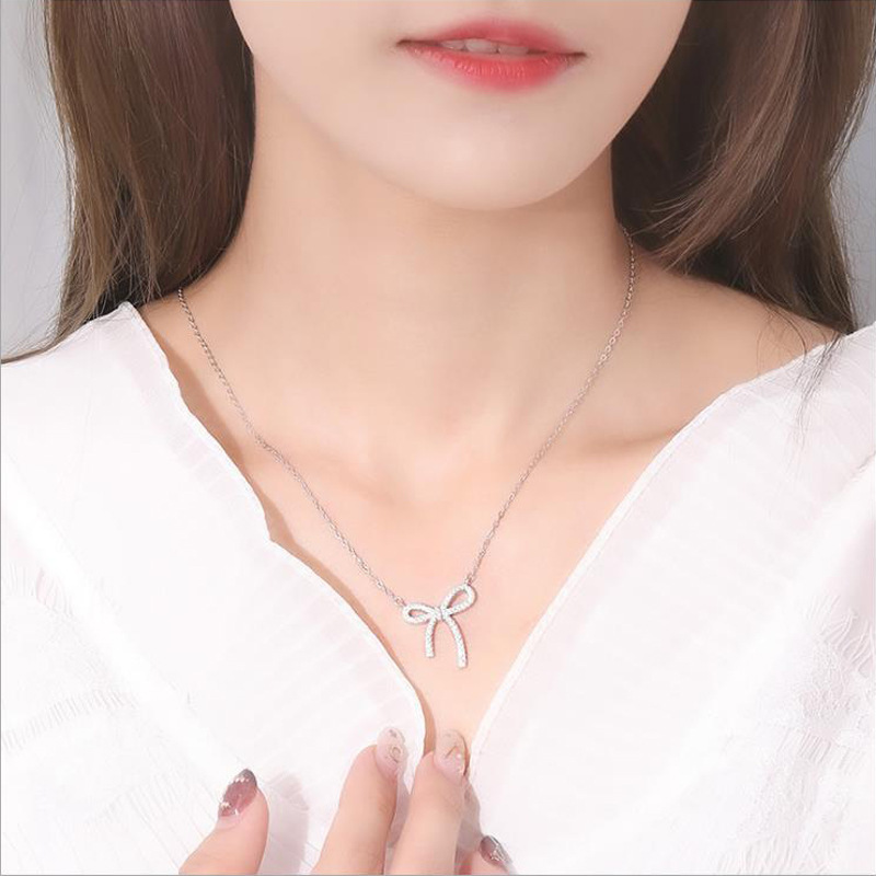 

Chaîne de clavicule, arc simple avec diamants