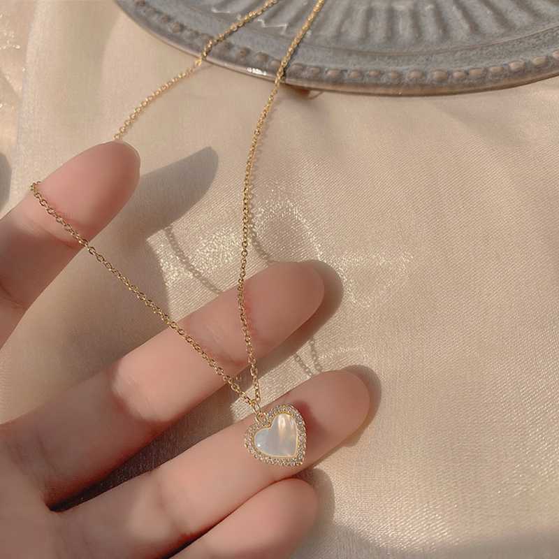 

Chains Love Necklace Gold Pendant For Women Titanium Steel Clavicle Chain