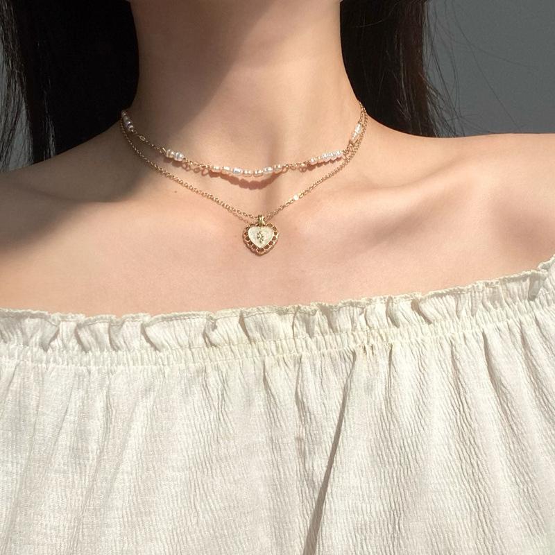 

Pendant Necklaces Elegant White Pink Irregular Pearl Choker Necklace Women Fashion Enamel Heart Engagement Wedding Party Jewelry