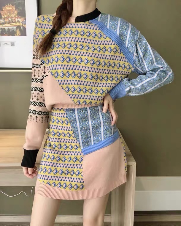 

2021 New the fat sister looks thin temperament sweater skirt age reduction two-piece suit 050L, Clear