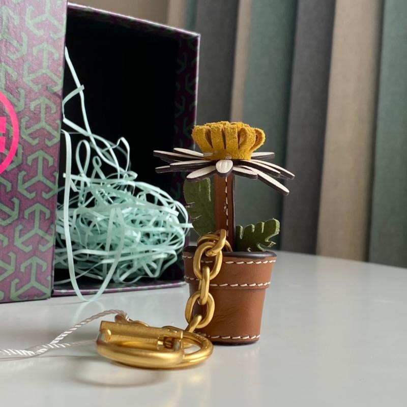 

Keychains Luxury Brands Potted Flower Hanging Keychain Cowhide Handmade Couple's Bag Pendant Keyring Car Key Accessories With Gift Box
