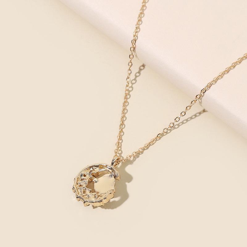 

Chains Fashion Moon Hollow Diamond Pendant Female Temperament Inlaid Australian Gemstone Clavicle Chain, Silver